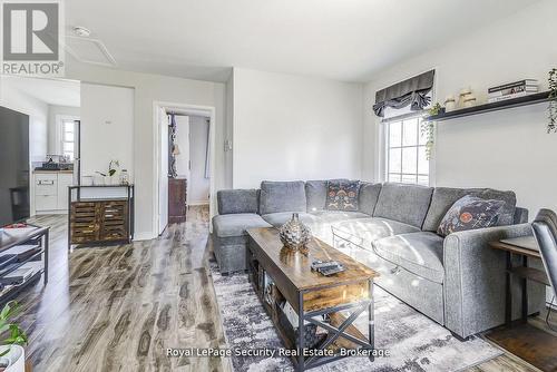11310 Trafalgar Road, Halton Hills, ON - Indoor Photo Showing Living Room