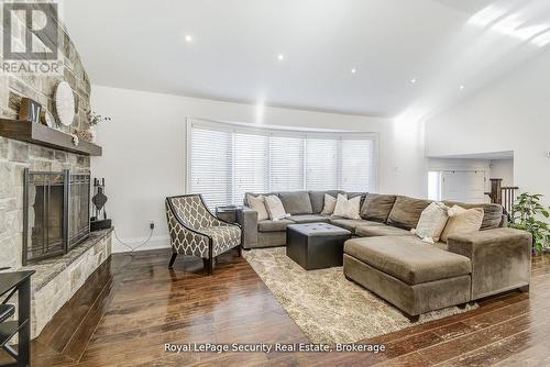 11310 Trafalgar Road, Halton Hills, ON - Indoor Photo Showing Living Room With Fireplace