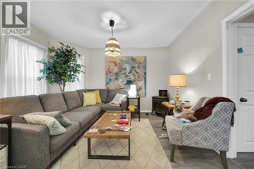 76 Wellington Street S, Hamilton, ON - Indoor Photo Showing Living Room