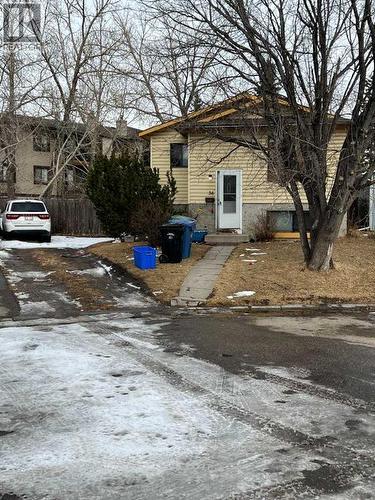 36 Castleglen Place Ne, Calgary, AB - Outdoor