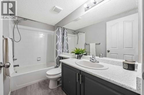 Main Bathroom - 1120, 4975 130 Avenue Se, Calgary, AB - Indoor Photo Showing Bathroom