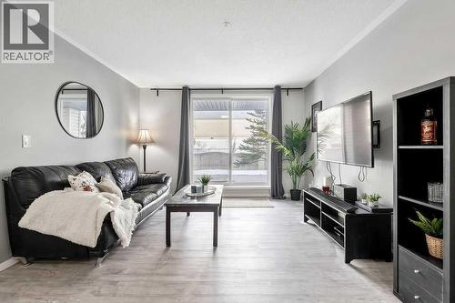1120, 4975 130 Avenue Se, Calgary, AB - Indoor Photo Showing Living Room