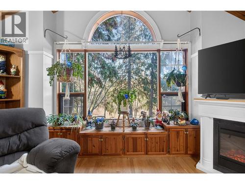 114 Timberlane Road, Enderby, BC - Indoor Photo Showing Living Room With Fireplace