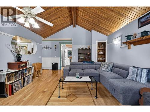 114 Timberlane Road, Enderby, BC - Indoor Photo Showing Living Room