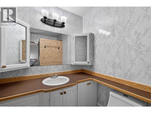 114 Timberlane Road, Enderby, BC - Indoor Photo Showing Bathroom