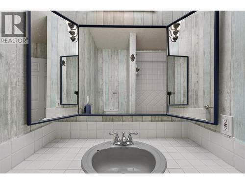114 Timberlane Road, Enderby, BC - Indoor Photo Showing Bathroom