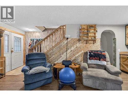 114 Timberlane Road, Enderby, BC - Indoor Photo Showing Living Room