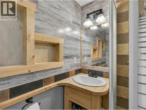 114 Timberlane Road, Enderby, BC - Indoor Photo Showing Bathroom