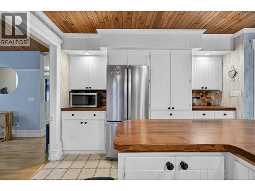 114 Timberlane Road, Enderby, BC - Indoor Photo Showing Kitchen