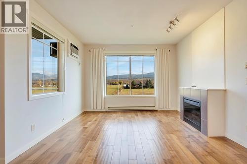 3739 Casorso Road Unit# 313, Kelowna, BC - Indoor With Fireplace
