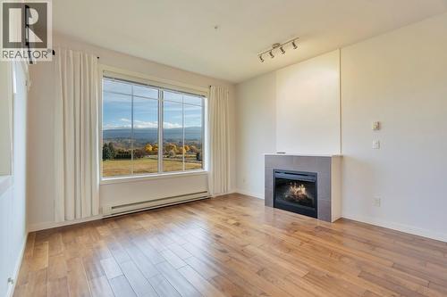 Spacious Living Room with Electric Fireplace - 3739 Casorso Road Unit# 313, Kelowna, BC - Indoor Photo Showing Living Room With Fireplace