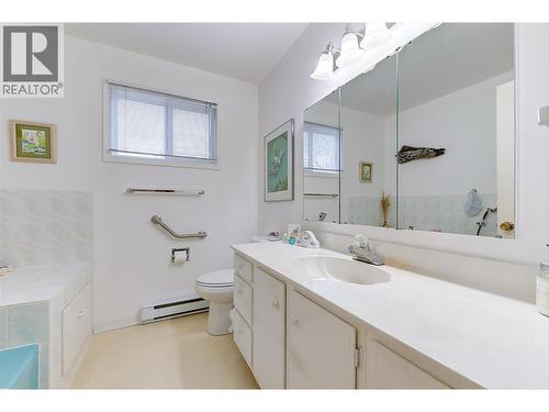 3963 Angus Drive, West Kelowna, BC - Indoor Photo Showing Bathroom