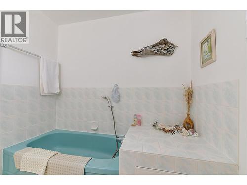 3963 Angus Drive, West Kelowna, BC - Indoor Photo Showing Bathroom