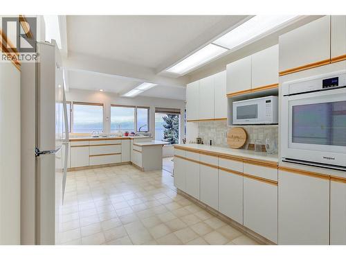 3963 Angus Drive, West Kelowna, BC - Indoor Photo Showing Kitchen