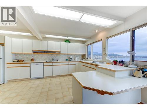 3963 Angus Drive, West Kelowna, BC - Indoor Photo Showing Kitchen