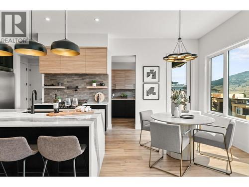 901 Melrose Street, Kelowna, BC - Indoor Photo Showing Dining Room