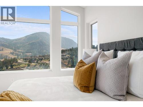 901 Melrose Street, Kelowna, BC - Indoor