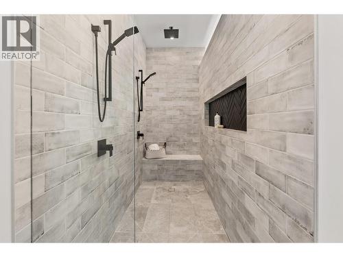 Primary Walk-in Shower - 901 Melrose Street, Kelowna, BC - Indoor Photo Showing Bathroom
