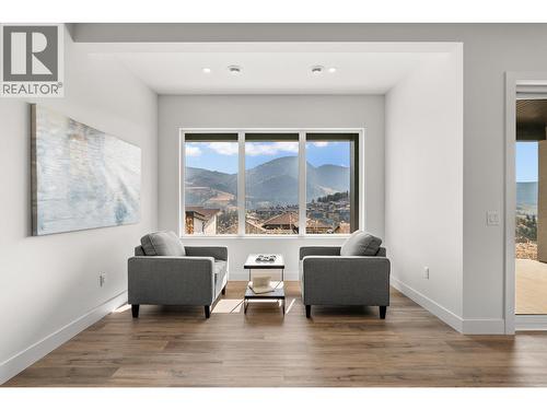 901 Melrose Street, Kelowna, BC - Indoor