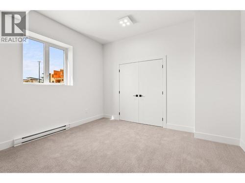 Legal Suite Bedroom #1 - 901 Melrose Street, Kelowna, BC - Indoor Photo Showing Other Room