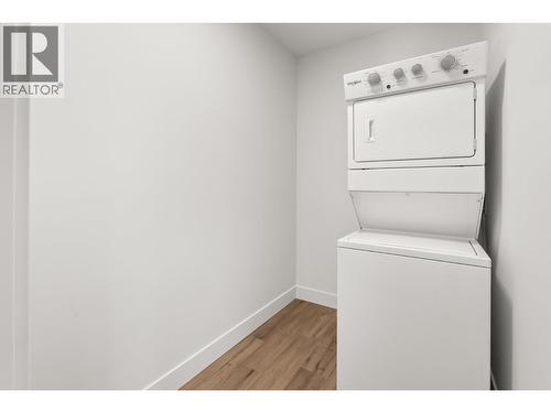 Legal Suite Laundry - 901 Melrose Street, Kelowna, BC - Indoor Photo Showing Laundry Room