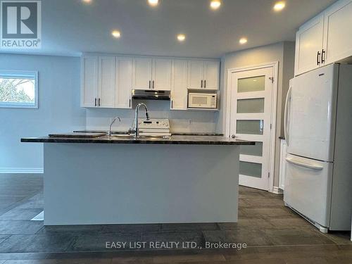 306 Belfort Crescent, Cornwall, ON - Indoor Photo Showing Kitchen With Double Sink