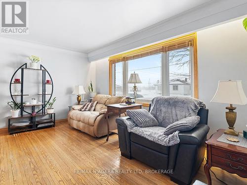 251 Clarke Street, Port Colborne (Killaly East), ON - Indoor Photo Showing Living Room