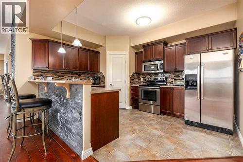 328, 4102 69 Avenue, Lloydminster, AB - Indoor Photo Showing Kitchen
