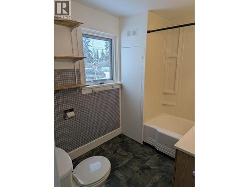 1616 102 Avenue, Dawson Creek, BC - Indoor Photo Showing Bathroom