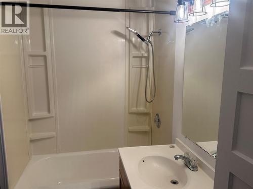 1616 102 Avenue, Dawson Creek, BC - Indoor Photo Showing Bathroom