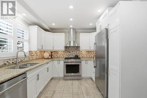 9 Stone Gate Drive, Grimsby, ON - Indoor Photo Showing Kitchen With Double Sink With Upgraded Kitchen