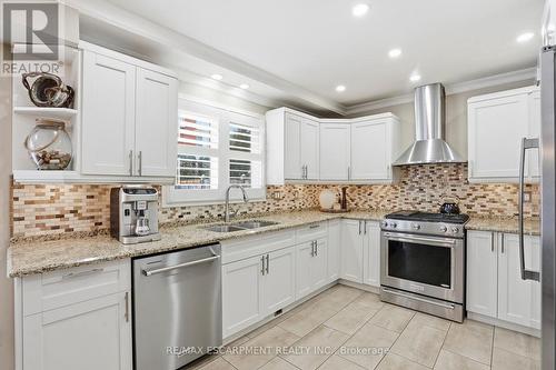 9 Stone Gate Drive, Grimsby, ON - Indoor Photo Showing Kitchen With Double Sink With Upgraded Kitchen