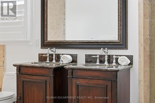 9 Stone Gate Drive, Grimsby, ON - Indoor Photo Showing Bathroom
