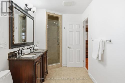 9 Stone Gate Drive, Grimsby, ON - Indoor Photo Showing Bathroom