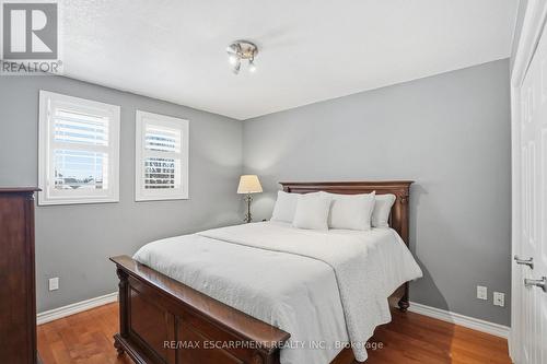9 Stone Gate Drive, Grimsby, ON - Indoor Photo Showing Bedroom