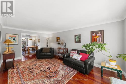 7 Templer Drive, Hamilton, ON - Indoor Photo Showing Living Room