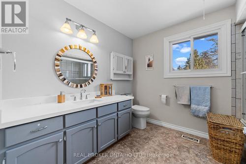 7 Templer Drive, Hamilton, ON - Indoor Photo Showing Bathroom