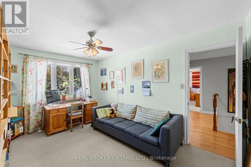 7 Templer Drive, Hamilton, ON - Indoor Photo Showing Living Room