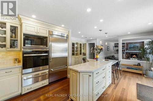7 Templer Drive, Hamilton, ON - Indoor Photo Showing Kitchen With Upgraded Kitchen