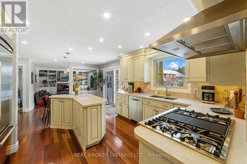 7 Templer Drive, Hamilton, ON - Indoor Photo Showing Kitchen With Double Sink
