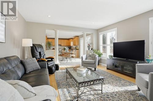 37 Southcreek Drive, Hamilton, ON - Indoor Photo Showing Living Room