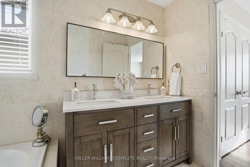 37 Southcreek Drive, Hamilton, ON - Indoor Photo Showing Bathroom