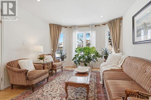 37 Southcreek Drive, Hamilton, ON - Indoor Photo Showing Living Room