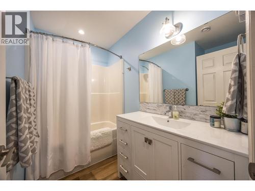 1 2218 Evergreen Street, Terrace, BC - Indoor Photo Showing Bathroom