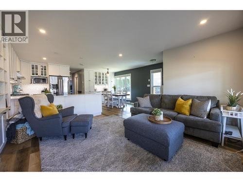 1 2218 Evergreen Street, Terrace, BC - Indoor Photo Showing Living Room
