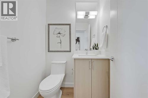 101, 3550 45 Street Sw, Calgary, AB - Indoor Photo Showing Bathroom