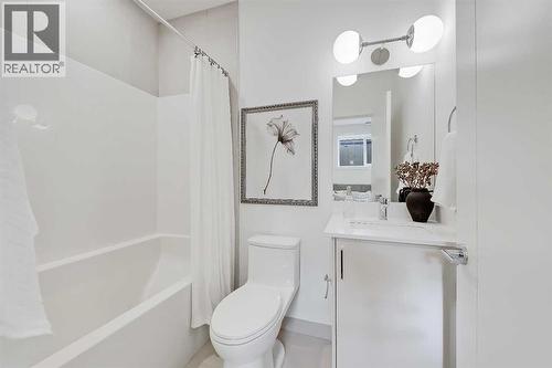 101, 3550 45 Street Sw, Calgary, AB - Indoor Photo Showing Bathroom