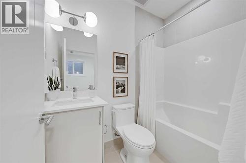 101, 3550 45 Street Sw, Calgary, AB - Indoor Photo Showing Bathroom
