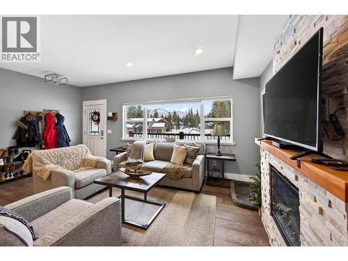 1512 Granite Drive Unit# 4, Golden, BC - Indoor Photo Showing Living Room With Fireplace