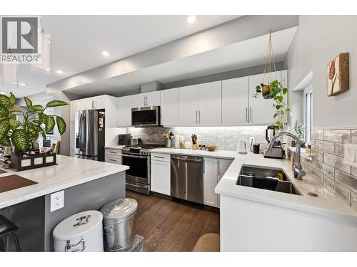 1512 Granite Drive Unit# 4, Golden, BC - Indoor Photo Showing Kitchen With Double Sink With Upgraded Kitchen